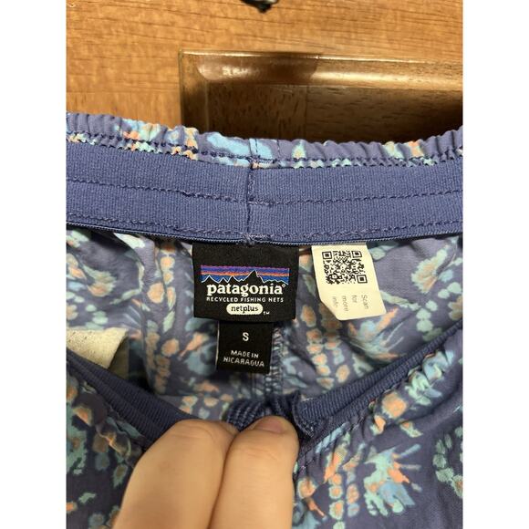 Patagonia Women's Baggies Shorts Size Small, 5 Inch Inseam Blue Pattern - Picture 4 of 5